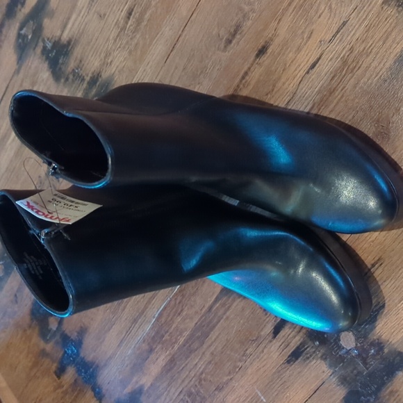 NWT Beautiful Marc Fisher Rublia Classic High Heeled Black Boots. sz 9 - Picture 11 of 15